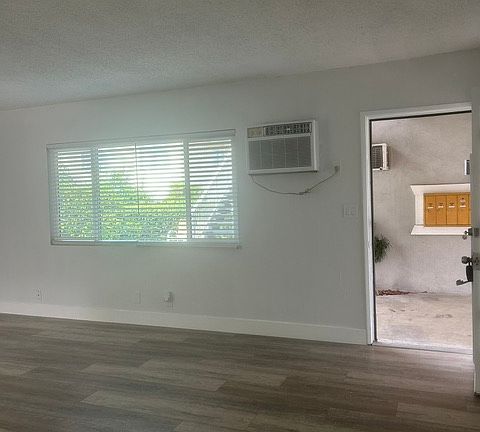 5th image of 310 W Mountain View Ave #0