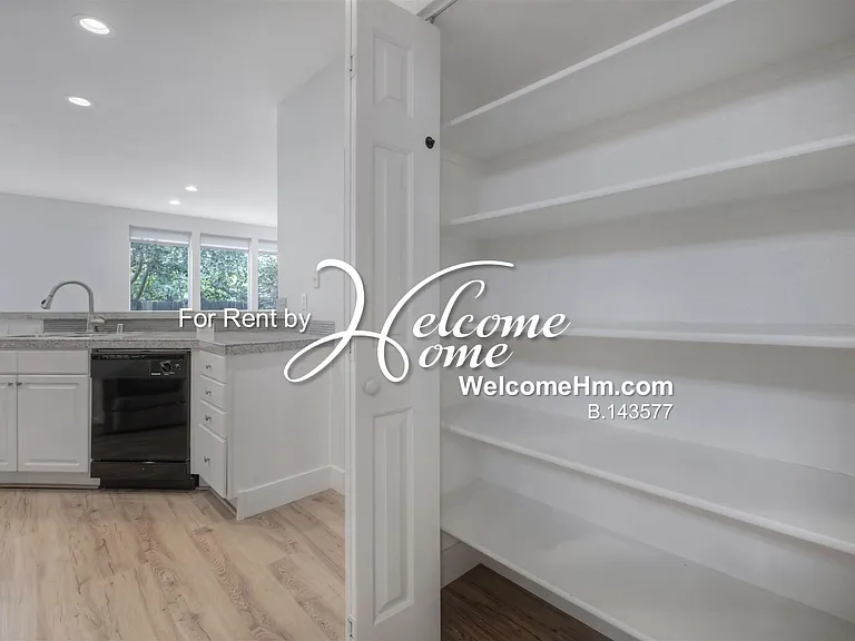 4698 Hampton Ln — Photo 13