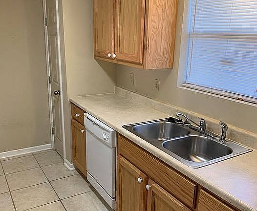 4th image of 1755 Boulevard De Province APT B