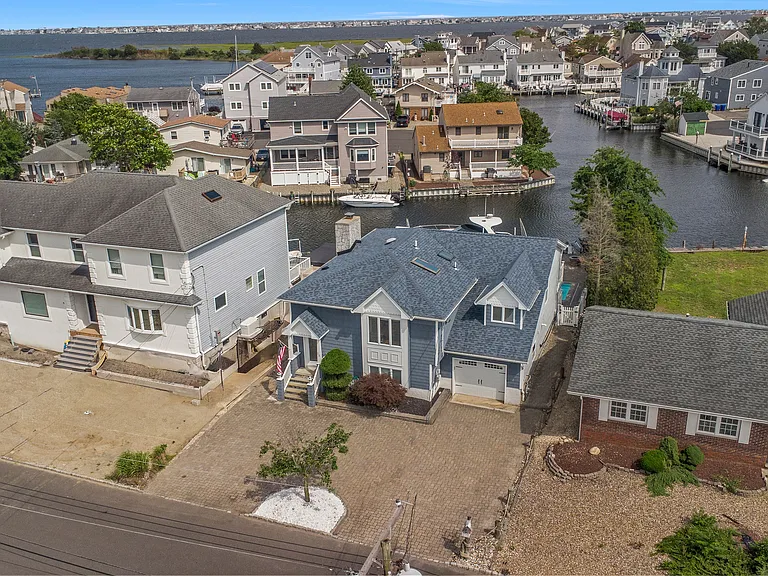 15 Seville Dr — Photo 44