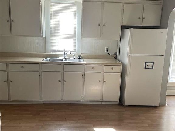 5th image of 4321 Charles St