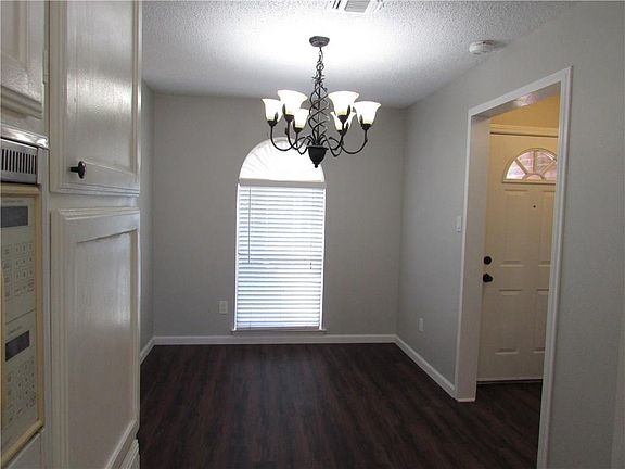 4th image of 808 Minot Ct