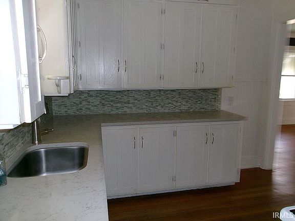 5th image of 131 E Mechanic St