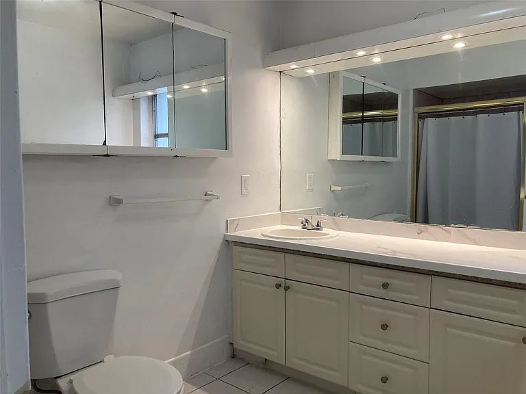 6230 SW 4th Pl — Photo 24