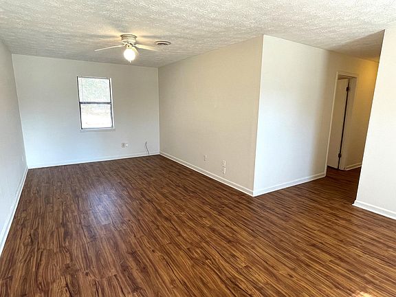 2nd image of 103 Saint Andrews Ct
