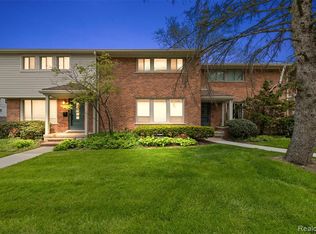 1065 Wimbleton Dr, Birmingham, MI 48009