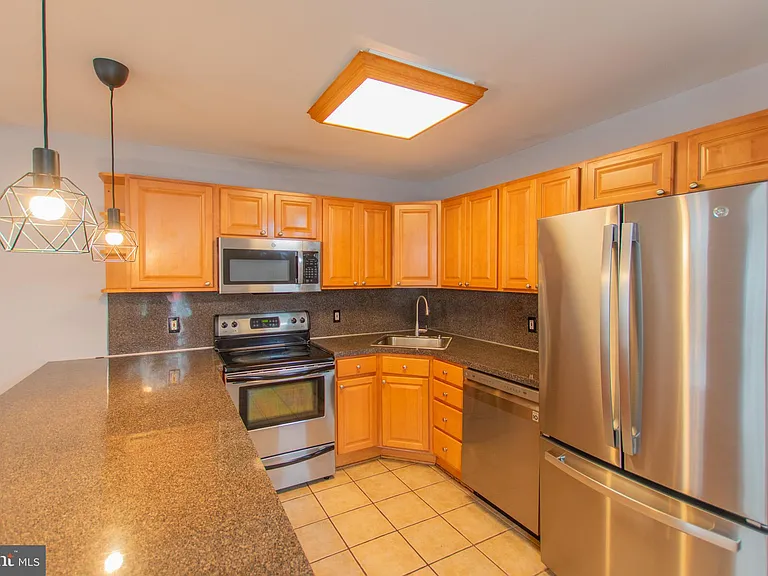 152 Tree St — Photo 6