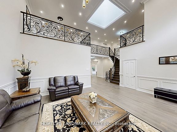 3rd image of 16 Crescentview Rd