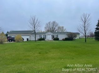 18230 Berkshire Dr, Gregory, MI 48137