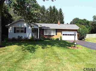 9 Inglewood Dr, Glenville, NY 12302