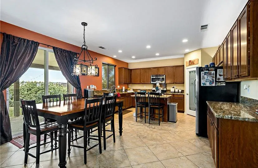 10918 Clover Cir — Photo 4