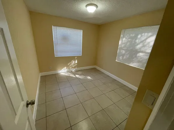 632 54th St, West Palm Beach, FL 33407