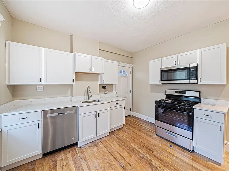 46 Astoria St #3 — Photo 2
