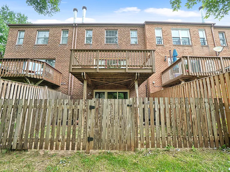 7121 Bradshaw Ct E — Photo 25