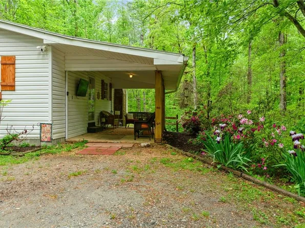 115 Maple Leaf Dr, Dahlonega, GA 30533