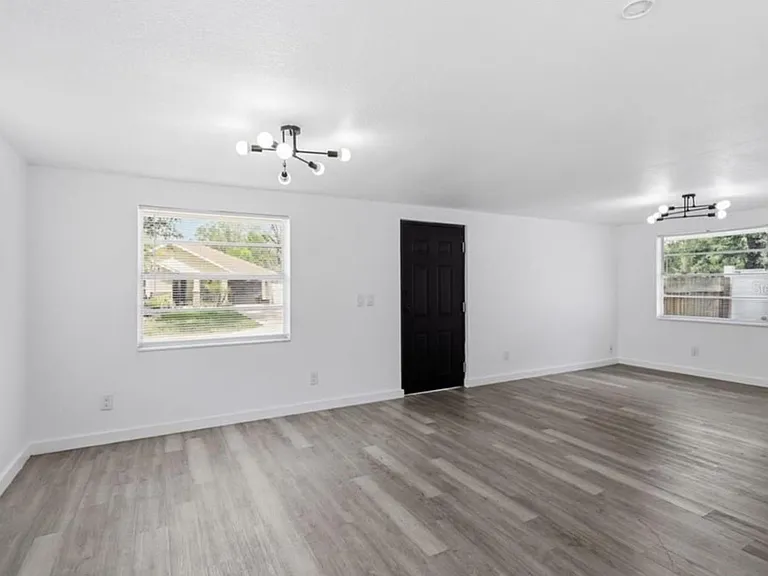 1723 E Idell St — Photo 2