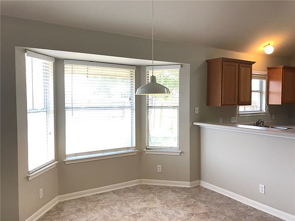 5th image of 205 Willowbrook Dr