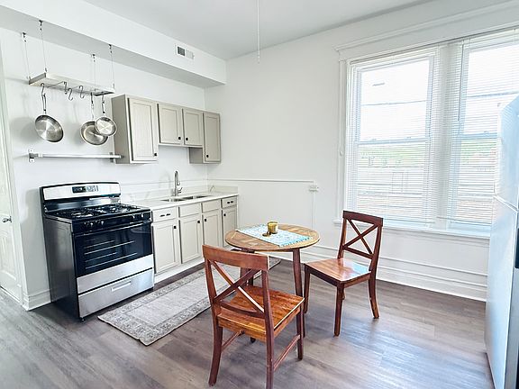 3rd image of 1143 N Rockwell St #2