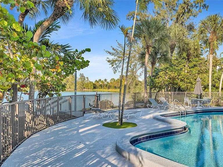 7018 SW 53rd Ln — Photo 37