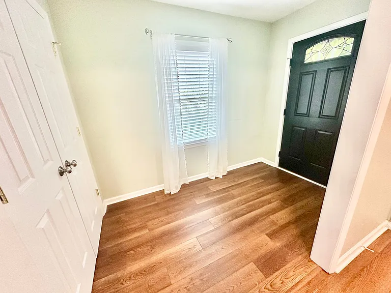 102 Ashleigh Ct — Photo 10