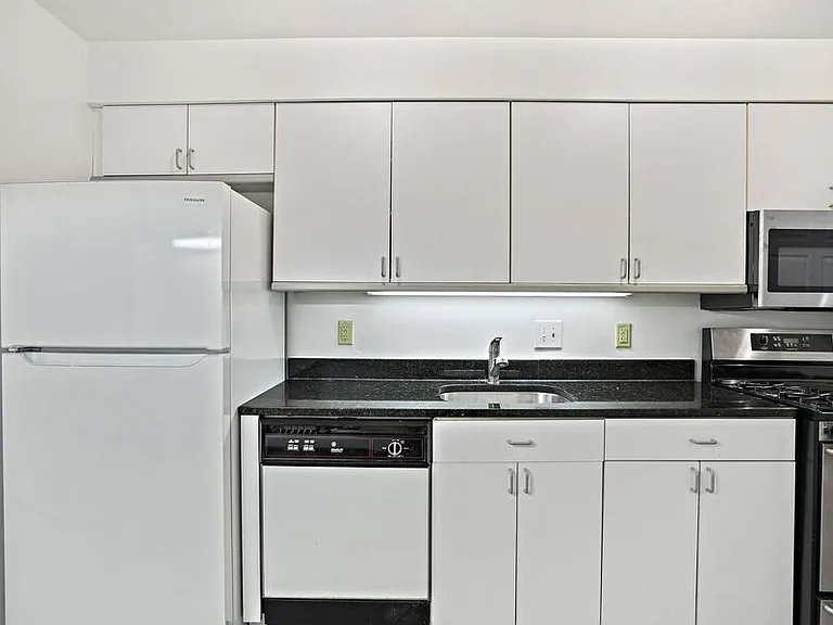 2641 Woodley Pl NW #BASEMENT — Photo 14