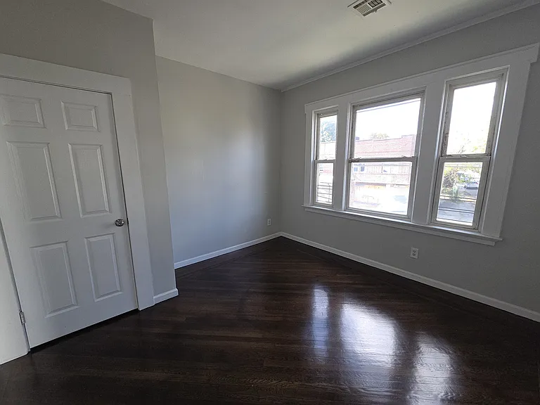 336-338 Sandford Ave #2R — Photo 4
