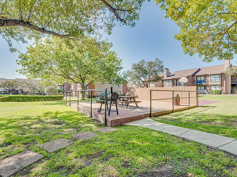 Bardin Oaks — Photo 19