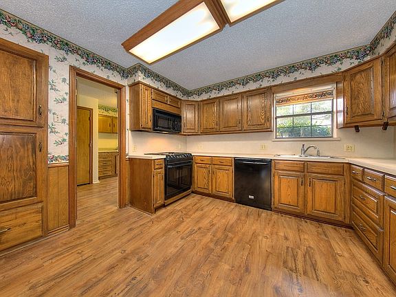 4th image of 291 Briar Glen Ln