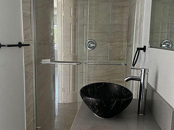 5th image of 1156 W 39th St APT 3