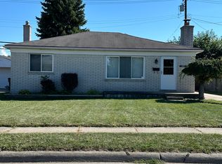 18252 Brohl St, Roseville, MI 48066