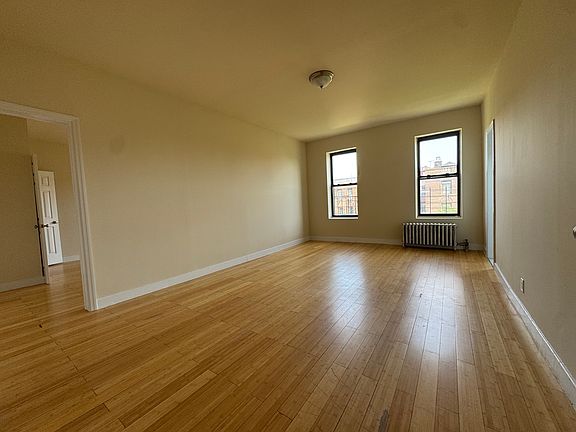 2nd image of 11880 Metropolitan Ave APT 6F