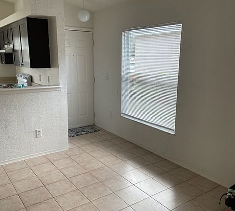 4th image of 818 Vista Palma Way