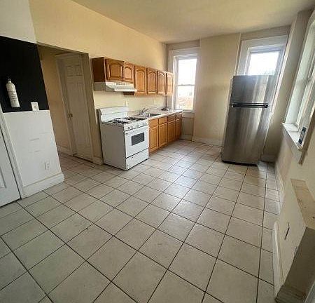 5th image of 413-15 Dodd St #8