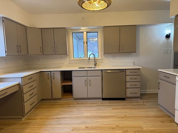 2nd image of 1042 Brackenridge Ave