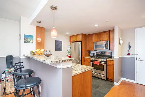700 Grove St #4V Photo 1