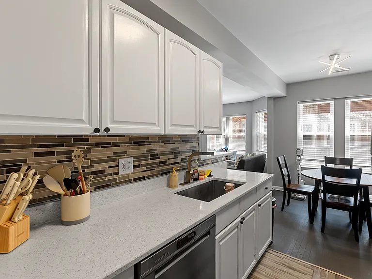 4423 N Lawndale Ave #1A — Photo 8