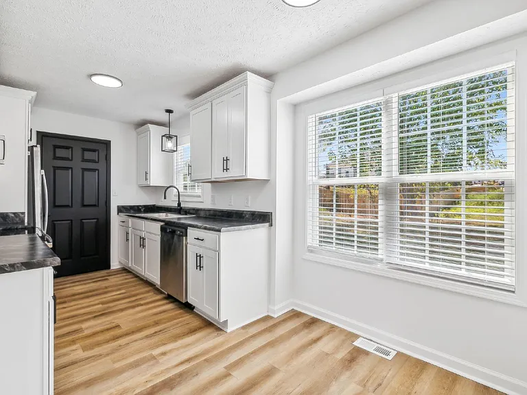 1824 Cottingham Ct — Photo 10