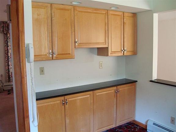 5th image of 82 Dewey Ave