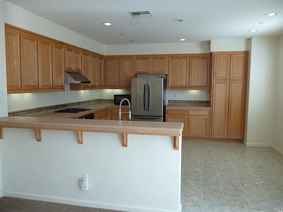 4th image of 11 Tolentino Dr