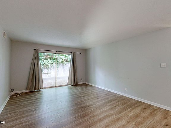 3rd image of 1815 Gardiner Ln APT F52