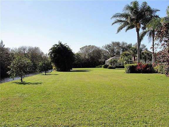 5th image of 738 Capistrano Dr