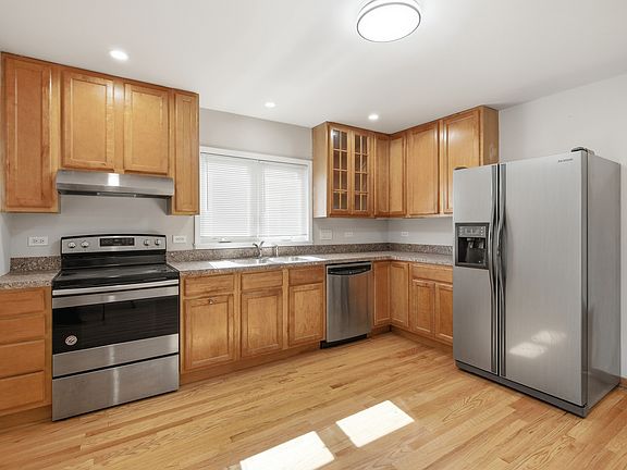 3rd image of 2929 N 74th Ct