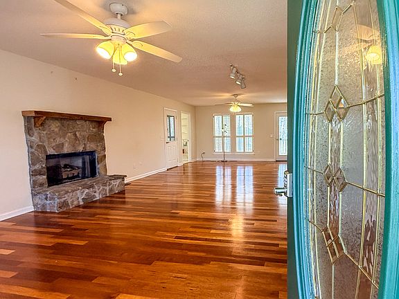 5th image of 160 Heather Way