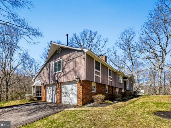 2110 Hallmark Dr, Gambrills, MD 21054