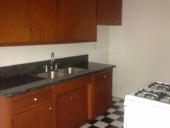2nd image of 282 N Chester Ave APT 1