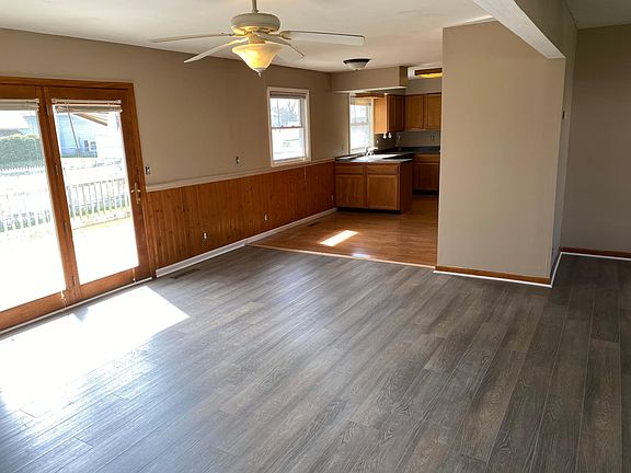 5th image of 1055 Yale Ave