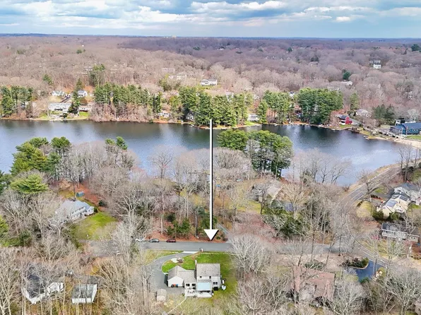 15 Cove Point, Trumbull, CT 06611