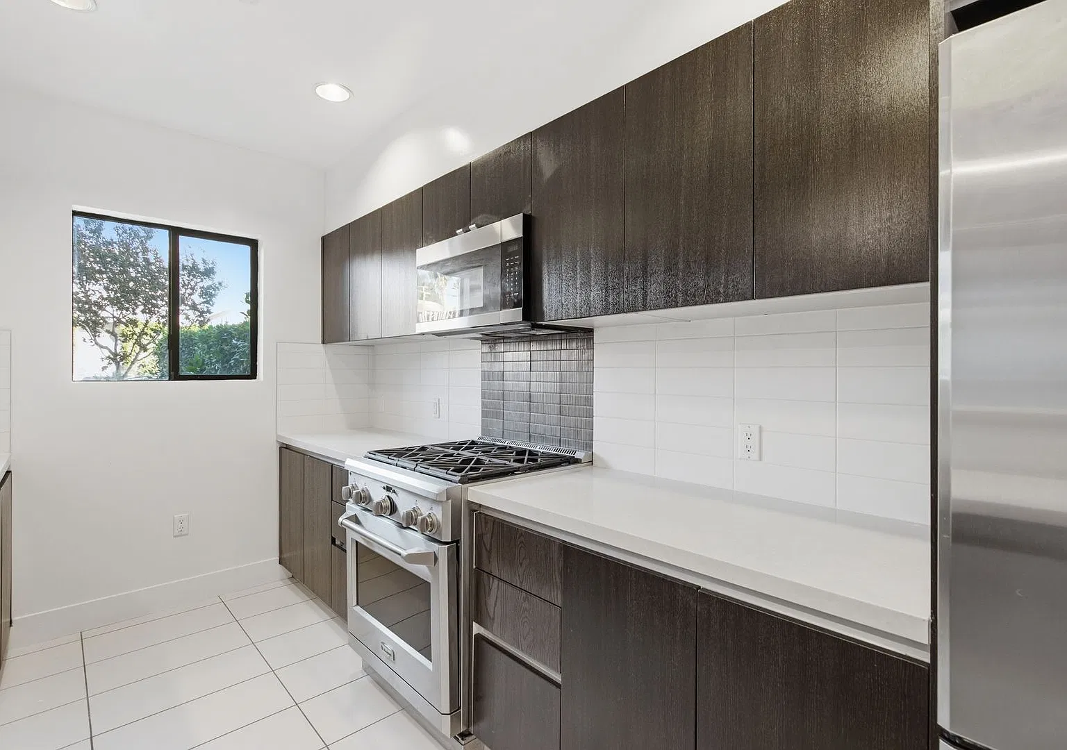 843 N Fuller Avenue — Photo 4