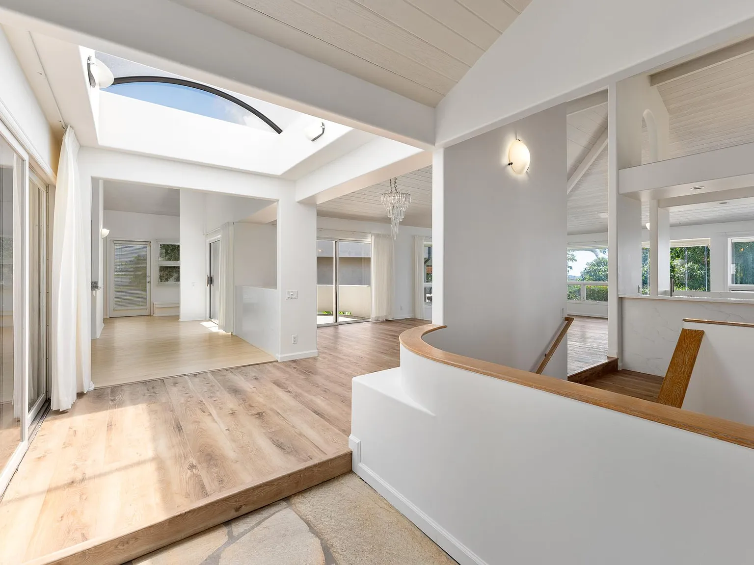 4 bed, 4.5 bath, 3309 sqft, $8,500 — Photo 3