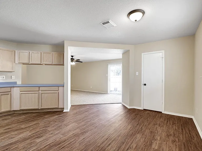 10331 Manor Crk — Photo 9